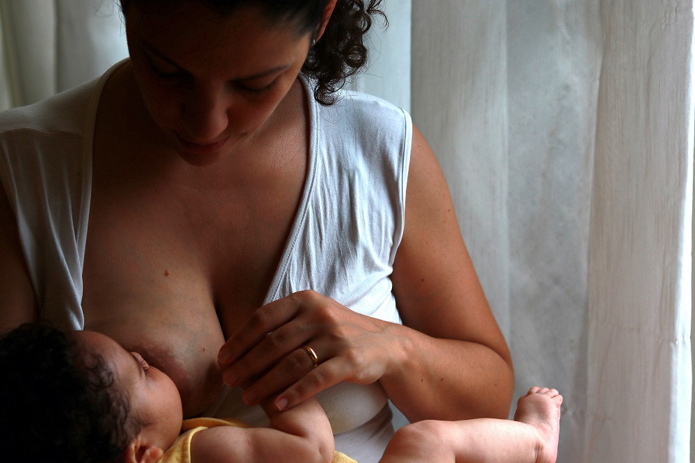 Newborn cluster feeding